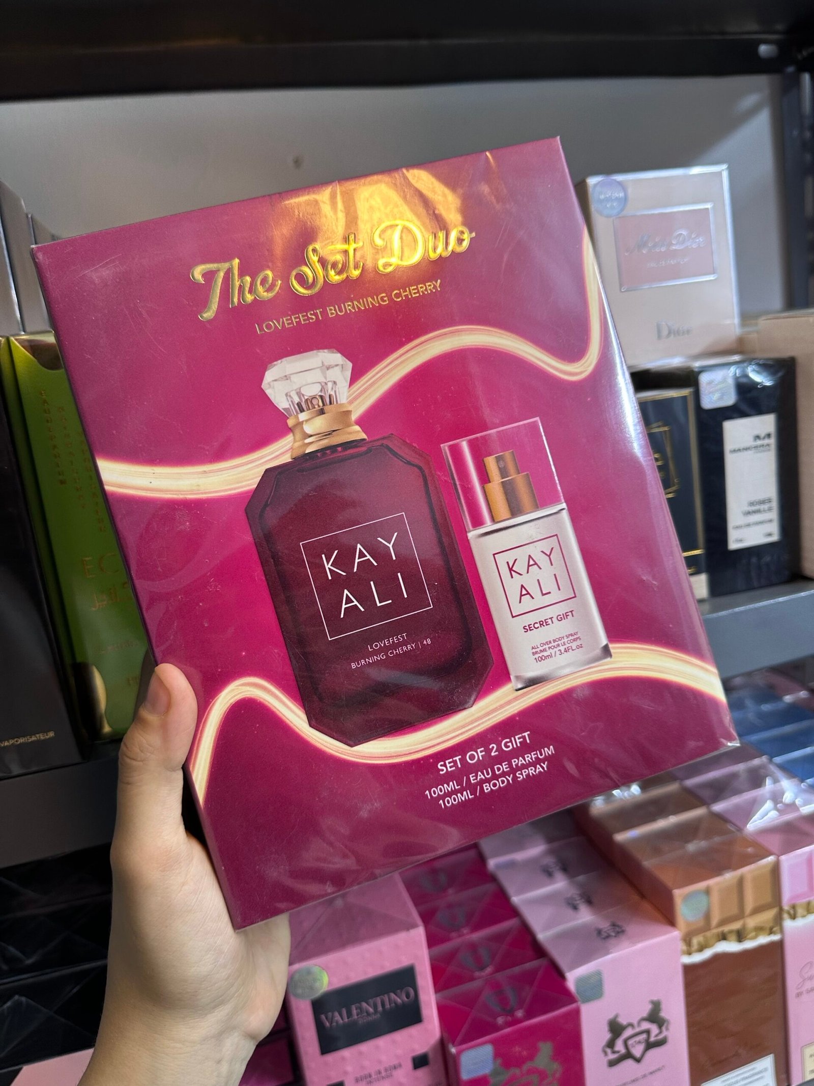 img_3955 Kayali burning cherry gift box perfume 100mll+mini splash - الصورة 1