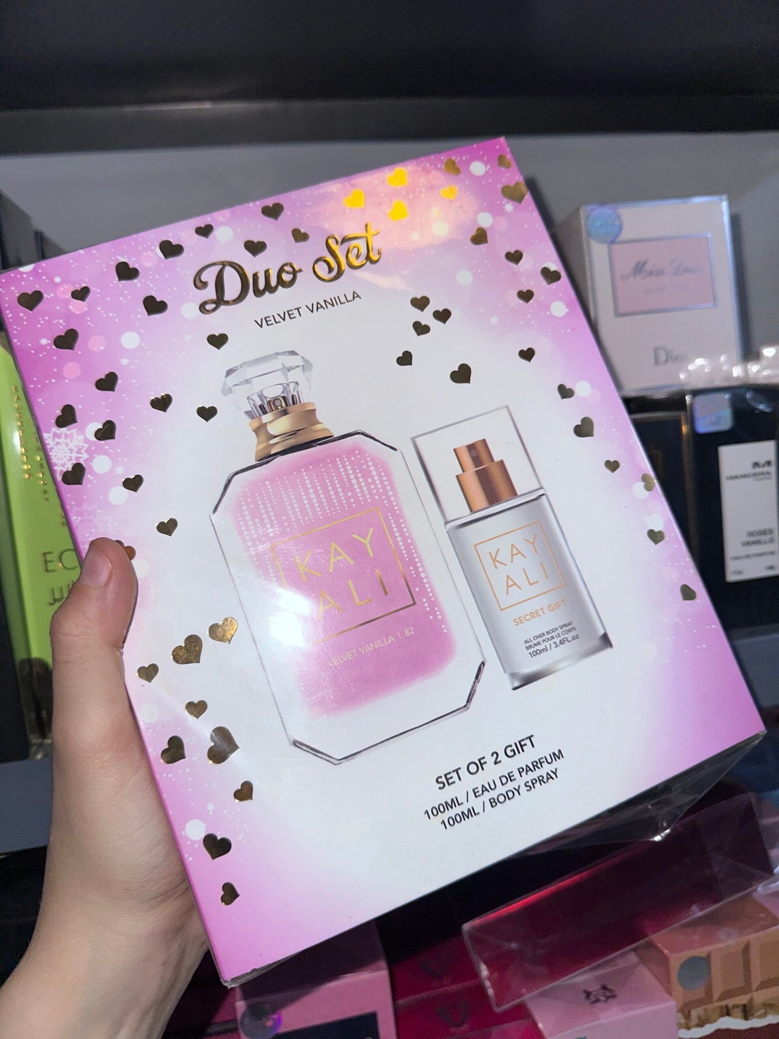 img_3957 Kayali gift box velvet vanilla perfume 100 mll+ mini splash - الصورة 1